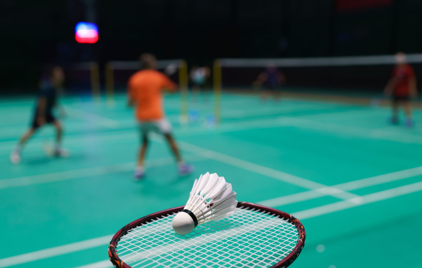 El bádminton no es lo que crees. Tu centro recreativo puede albergarlo